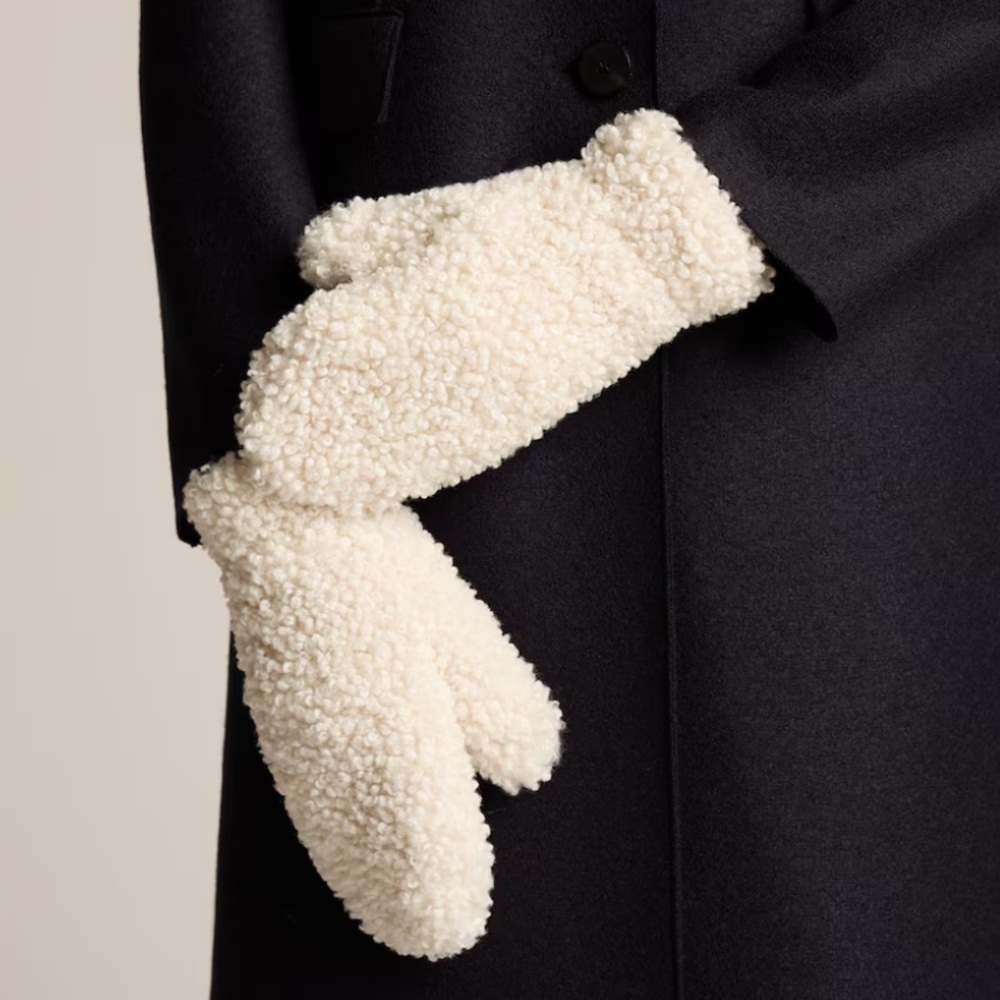 NWT Love & Lore teddy mittens